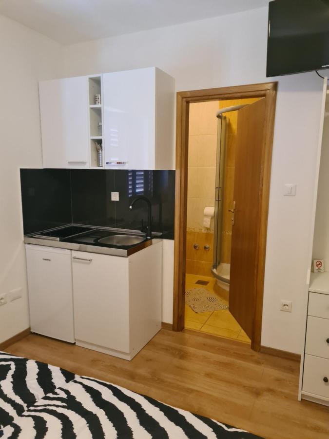 Apartments Petrovic Šilo Buitenkant foto