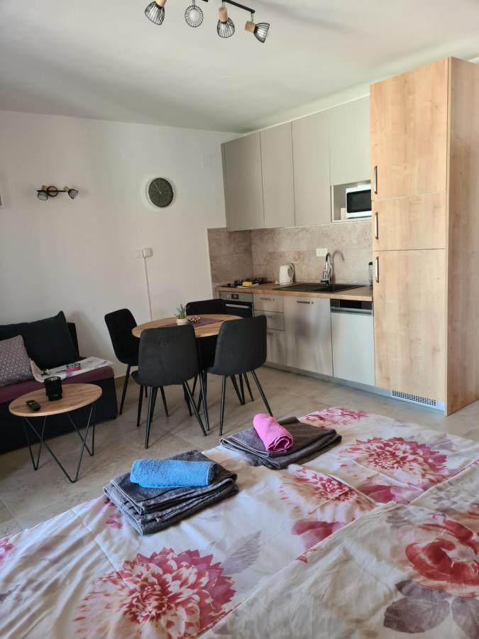 Apartments Petrovic Šilo Buitenkant foto