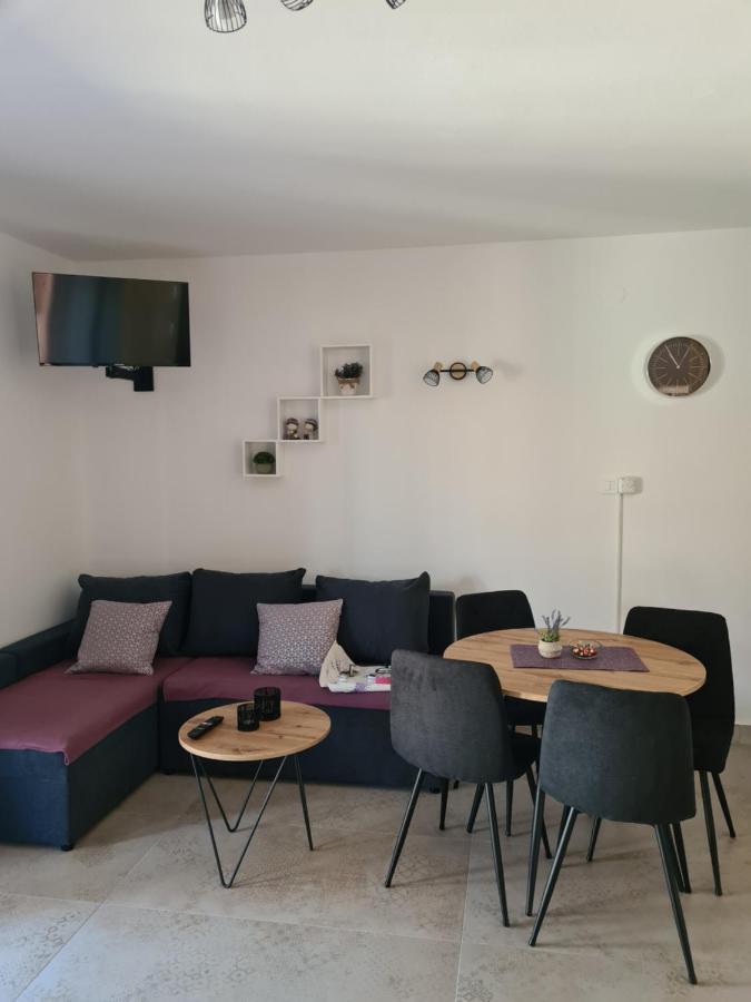 Apartments Petrovic Šilo Buitenkant foto
