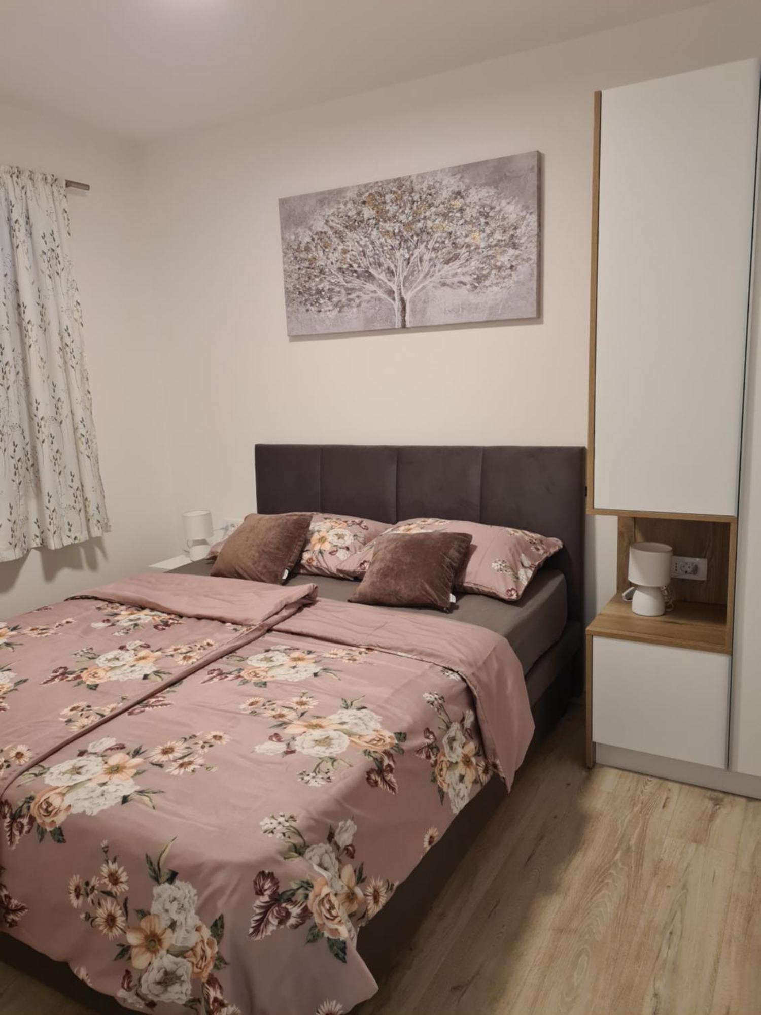 Apartments Petrovic Šilo Buitenkant foto