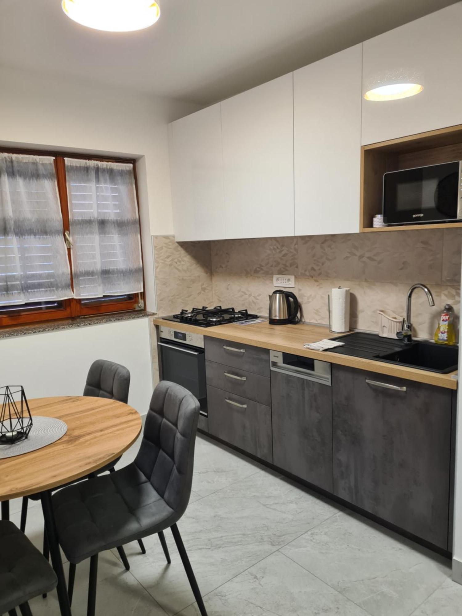 Apartments Petrovic Šilo Buitenkant foto