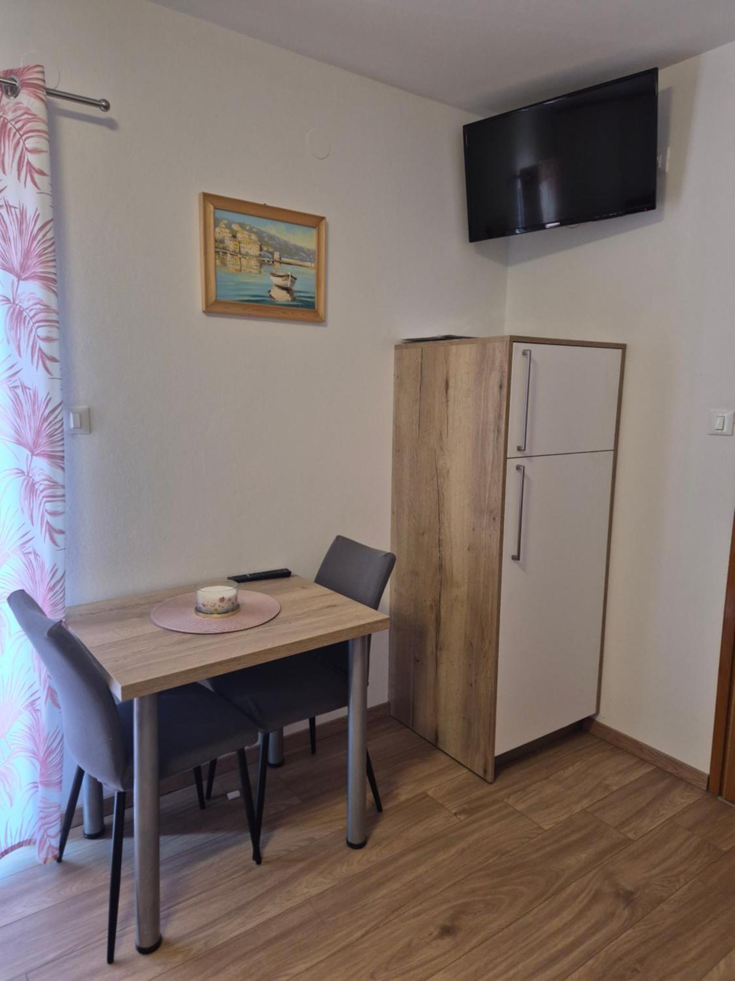 Apartments Petrovic Šilo Buitenkant foto