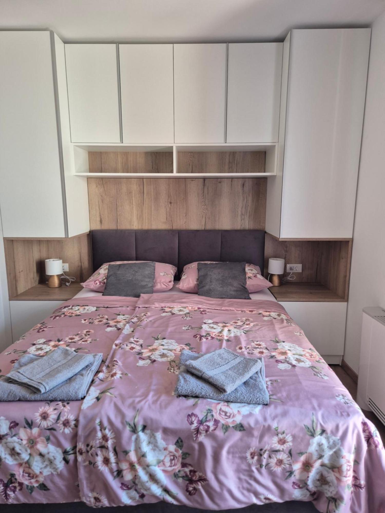 Apartments Petrovic Šilo Buitenkant foto